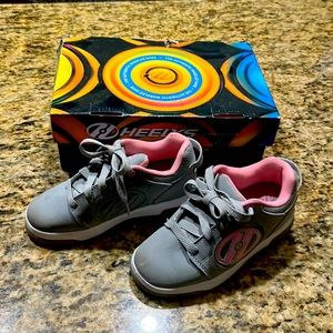 Heely’s voyager wheeled shoes